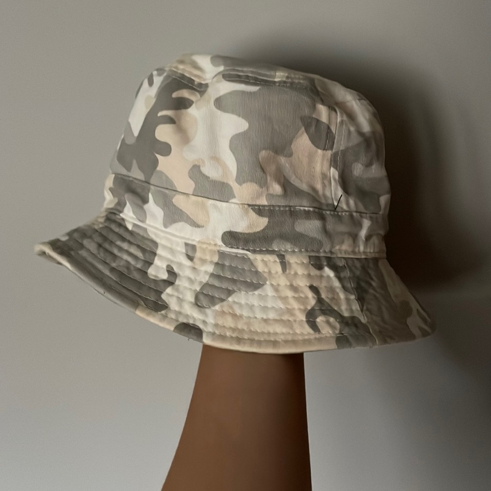 Bucket hat